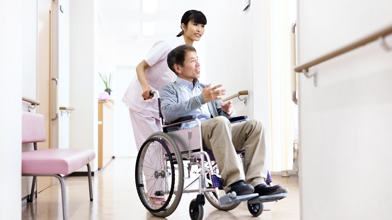 Man and nurse; image used for HSBC Accident Insurance.